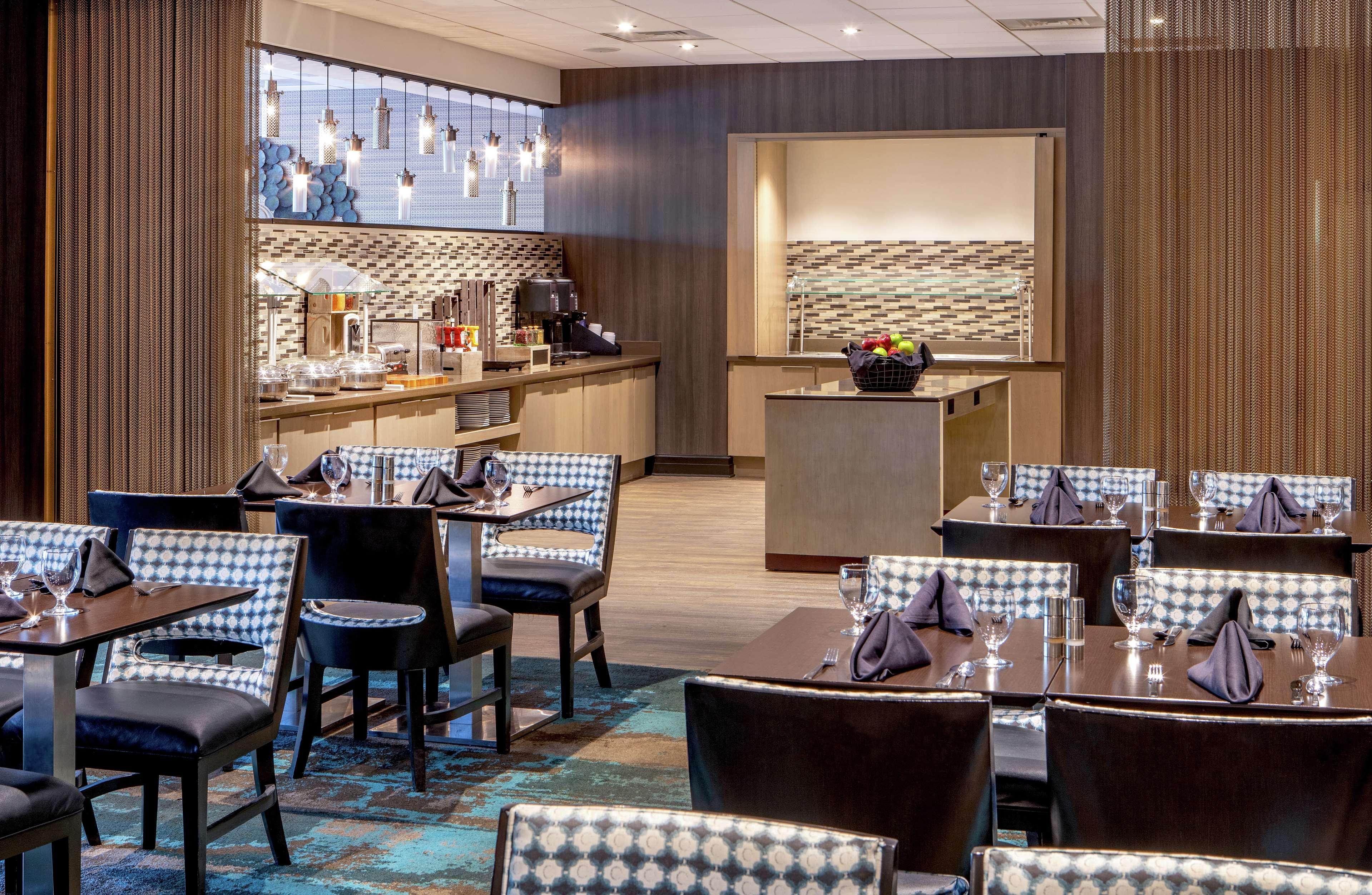 Doubletree By Hilton Columbia Hotel Екстериор снимка